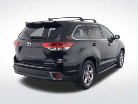 Another view of 2017 Toyota Highlander Limited Platinum for sale in Frederick, MD at Hi Lo Auto Sales