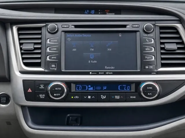 Toyota Highlander photo 9