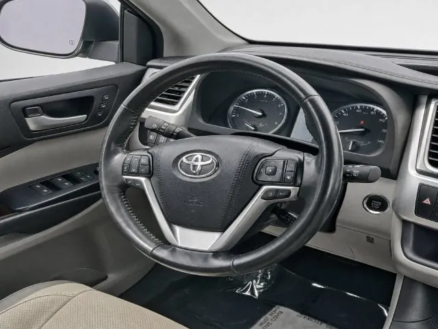 Toyota Highlander photo 17