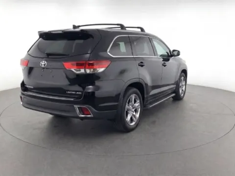 Another view of 2017 Toyota Highlander Limited Platinum for sale in Frederick, MD at Hi Lo Auto Sales