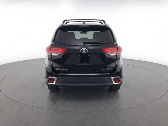 Toyota Highlander photo 6