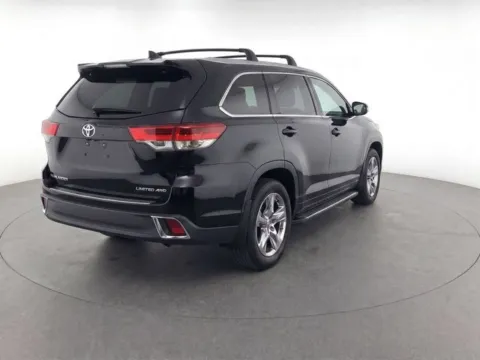 Another view of 2017 Toyota Highlander Limited Platinum for sale in Frederick, MD at Hi Lo Auto Sales