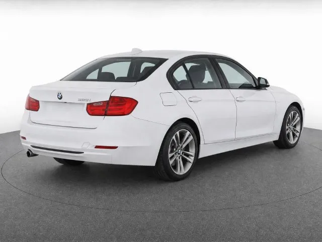 BMW 3 Series photo 3