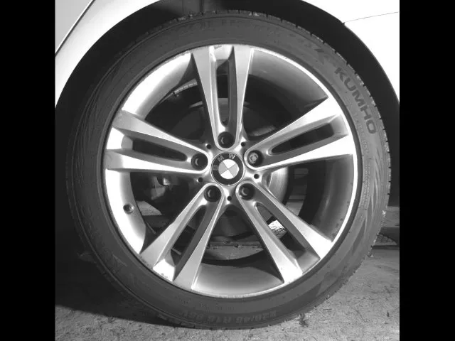 BMW 3 Series photo 11