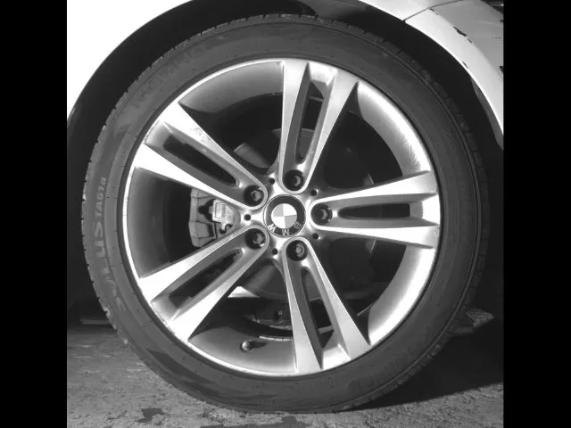 BMW 3 Series photo 9