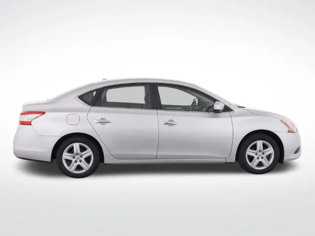 Nissan Sentra photo 8