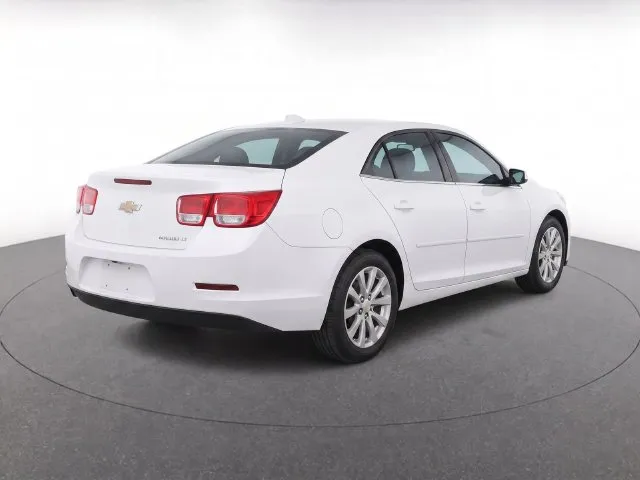 Chevrolet Malibu photo 3