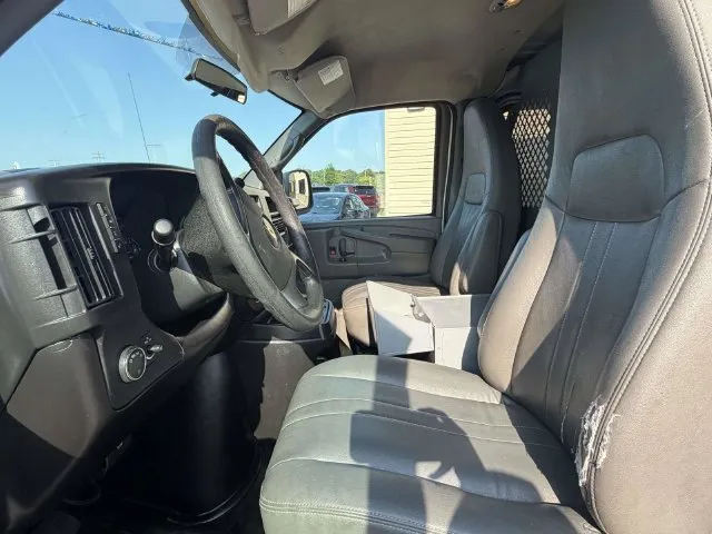 Chevrolet Express photo 9