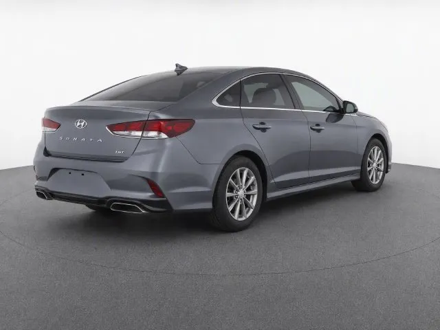 Hyundai Sonata photo 3