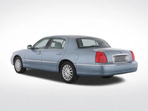 More photos of 2005 Lincoln Town Car Signature at Hi Lo Auto Sales, MD