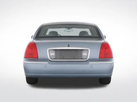 More photos of 2005 Lincoln Town Car Signature at Hi Lo Auto Sales, MD