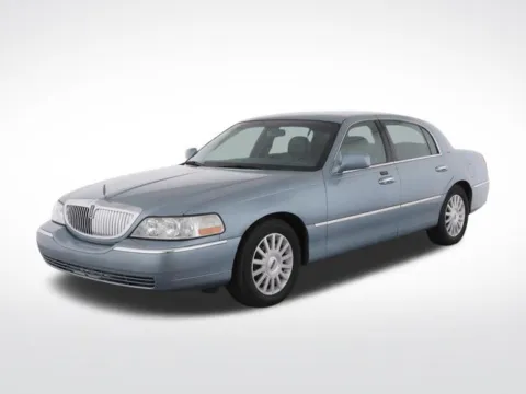 Photos of 2005 Lincoln Town Car Signature for sale in Frederick, MD at Hi Lo Auto Sales