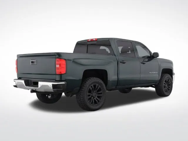 Chevrolet Silverado photo 3