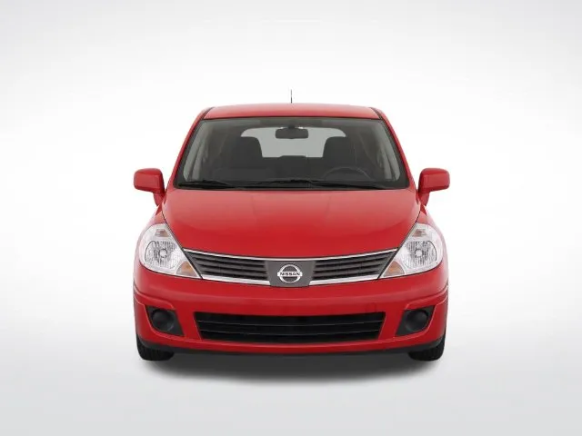 Nissan Versa photo 5