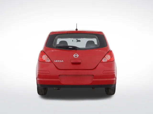 Nissan Versa photo 6