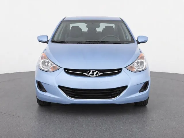 Hyundai Elantra photo 5