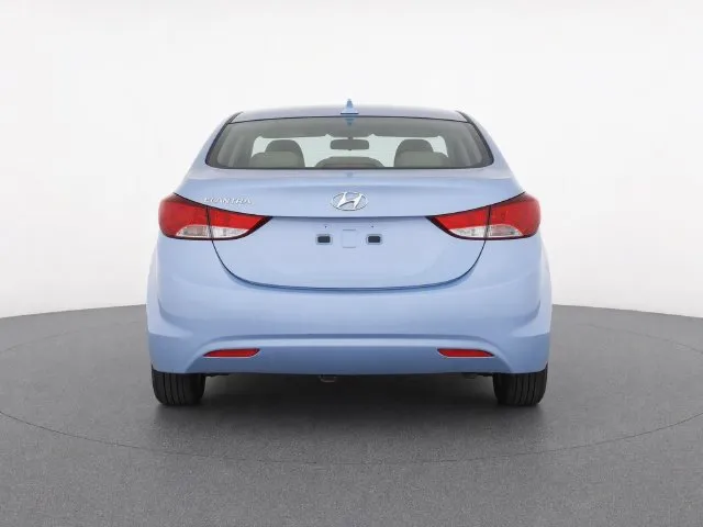 Hyundai Elantra photo 6