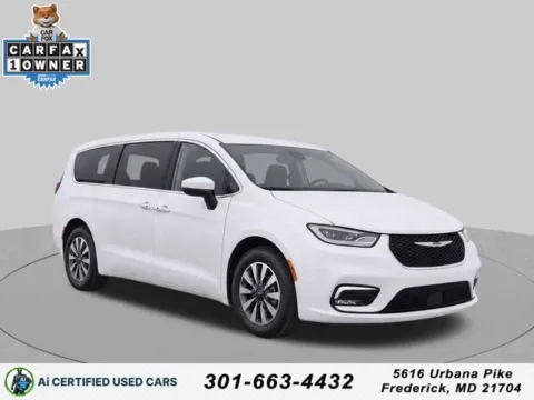 White 2023 Chrysler Pacifica Hybrid Touring L for sale in Frederick, MD