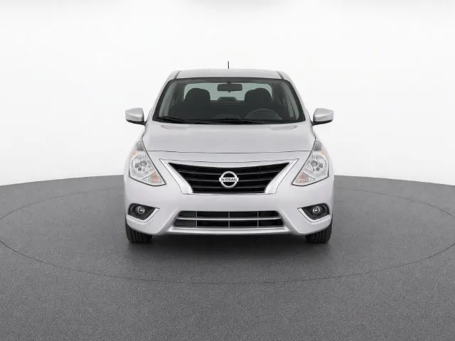 Nissan Versa photo 5