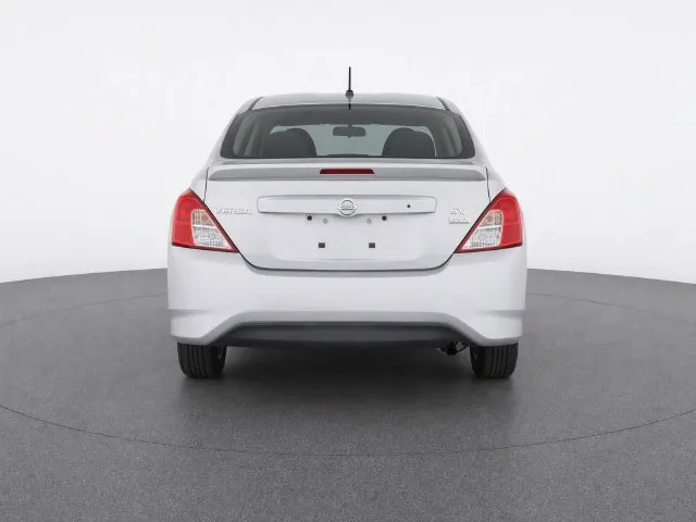 Nissan Versa photo 6