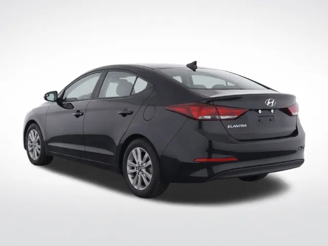 Hyundai Elantra photo 4