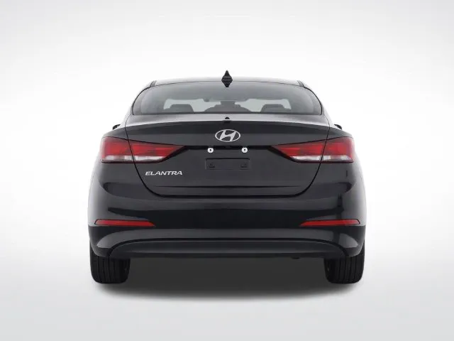 Hyundai Elantra photo 6