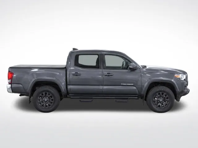Toyota Tacoma photo 8