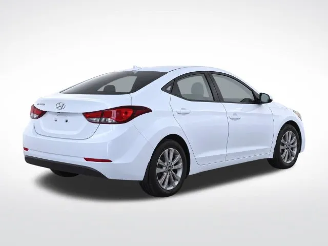 Hyundai Elantra photo 3