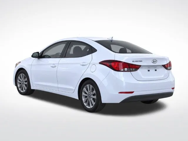 Hyundai Elantra photo 4