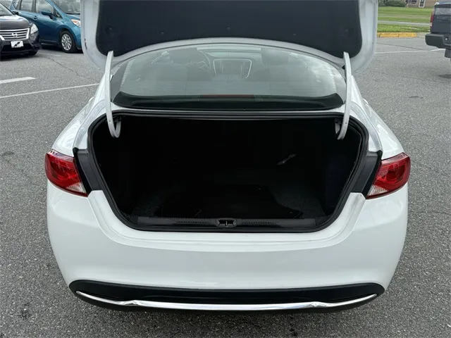 2016 Chrysler 200 Limited photo 13