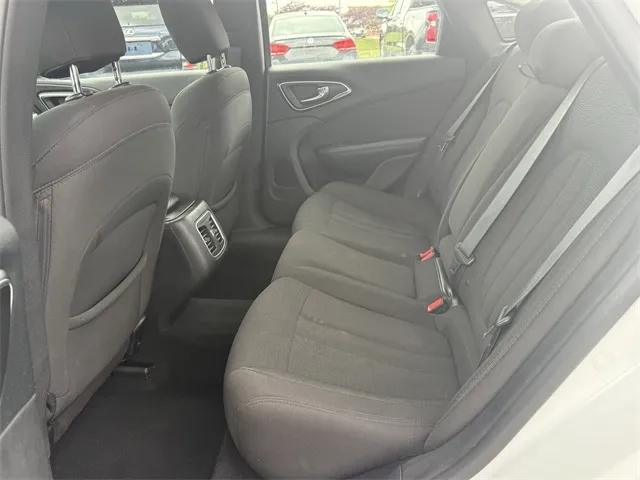 2016 Chrysler 200 Limited photo 21