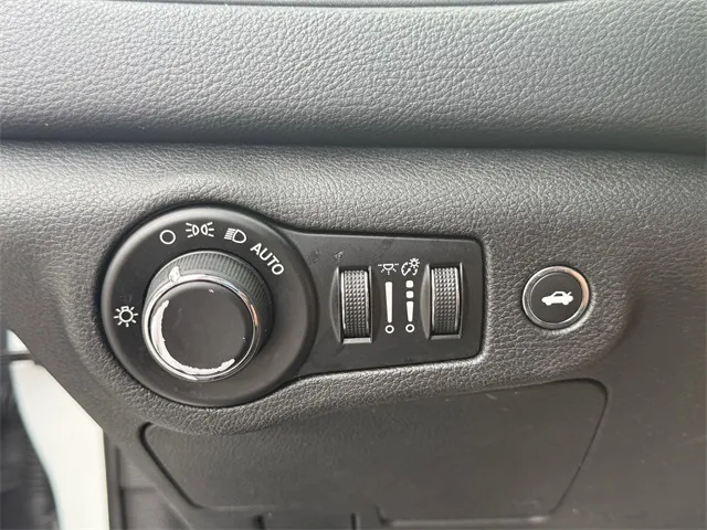 2016 Chrysler 200 Limited photo 23