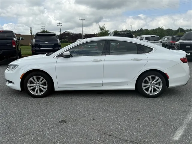 2016 Chrysler 200 Limited photo 10