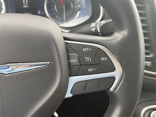 2016 Chrysler 200 Limited photo 16