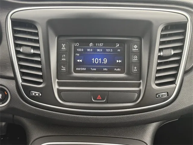 2016 Chrysler 200 Limited photo 24