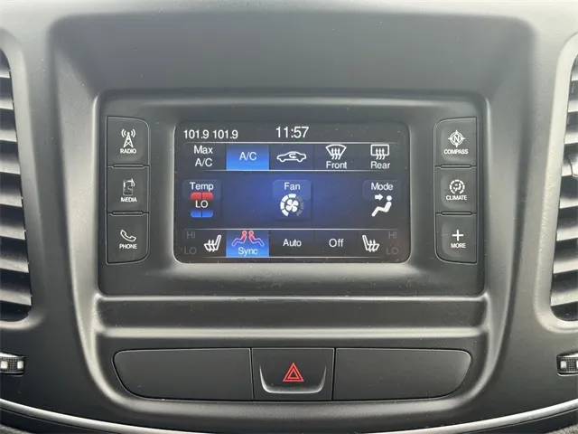 2016 Chrysler 200 Limited photo 8