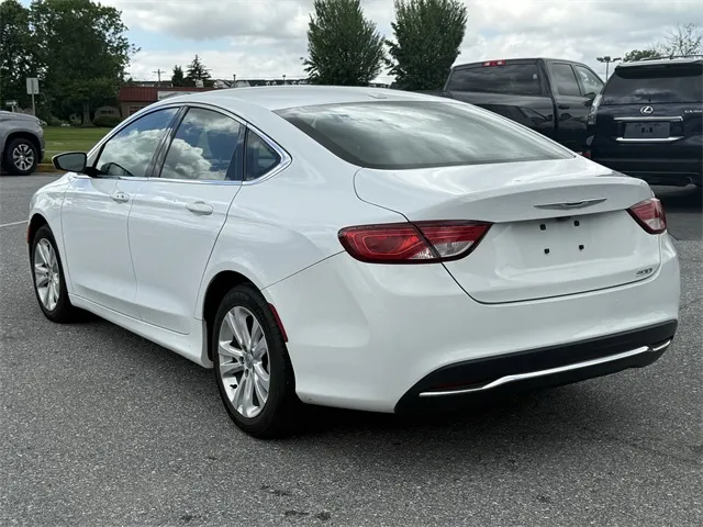 2016 Chrysler 200 Limited photo 18