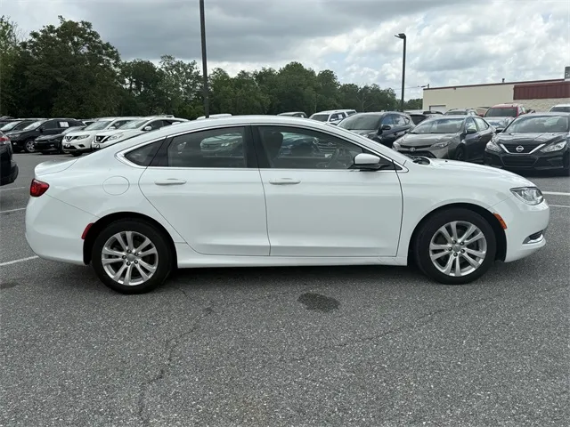 2016 Chrysler 200 Limited photo 19