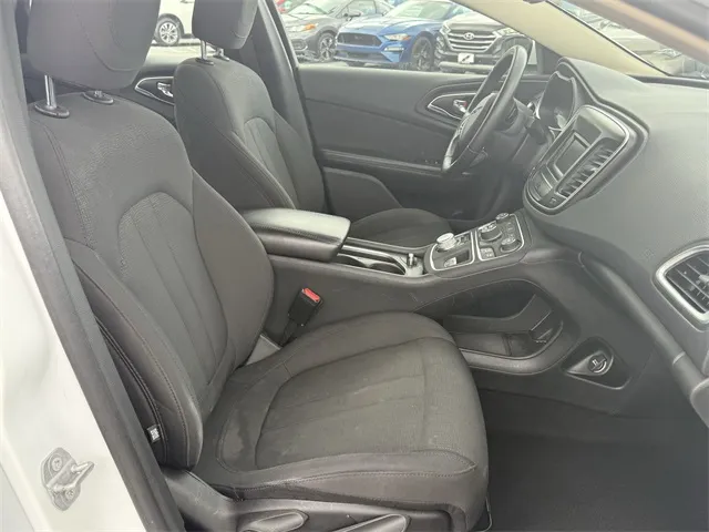 2016 Chrysler 200 Limited photo 20