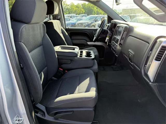 2017 Chevrolet Silverado 1500 LT photo 4