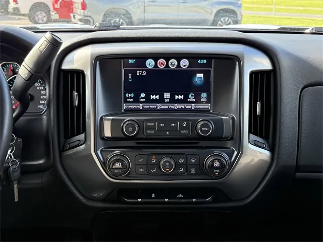 2017 Chevrolet Silverado 1500 LT photo 6
