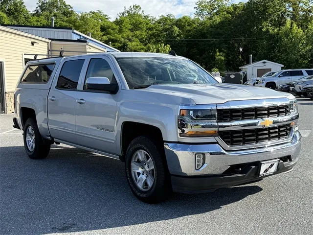 2017 Chevrolet Silverado 1500 LT photo 3