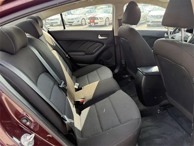 2018 Kia Forte LX Base photo 4