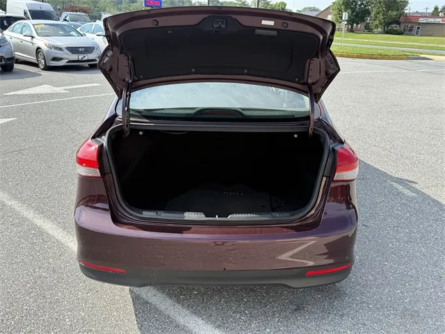 2018 Kia Forte LX Base photo 12
