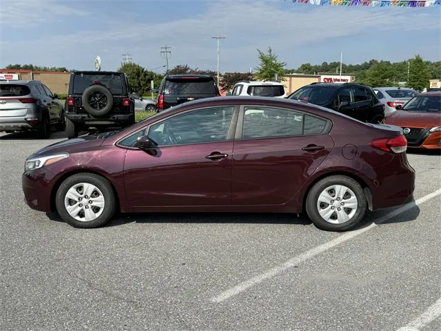 2018 Kia Forte LX Base photo 9