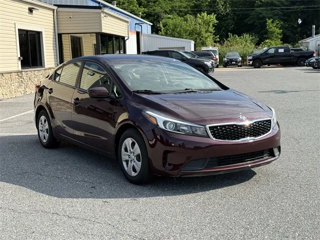 2018 Kia Forte LX Base photo 3