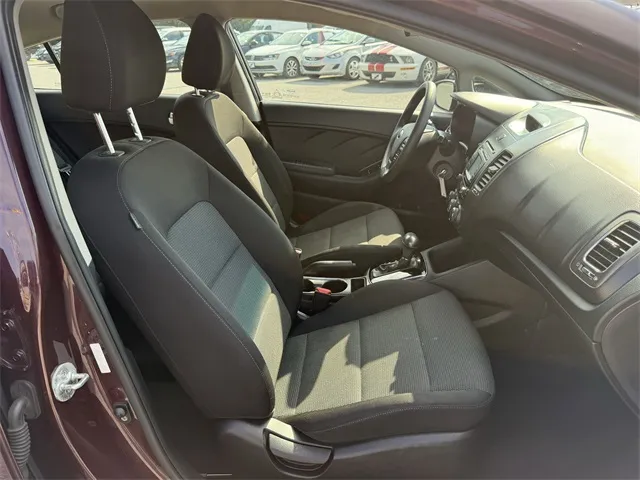 2018 Kia Forte LX Base photo 19