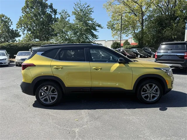 2021 Kia Seltos S photo 17