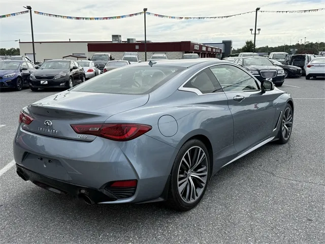 2017 Infiniti Q60 3.0t Premium photo 2