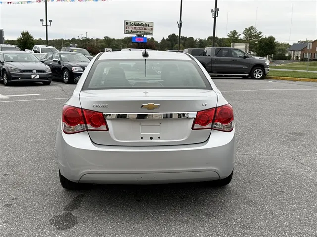 2016 Chevrolet Cruze photo 2